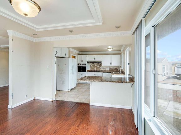 5th image of 204 San Fernando Way
