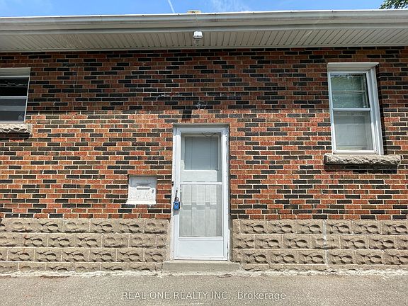 4th image of 35 Bowman St