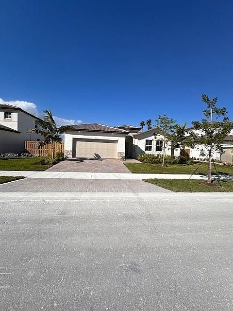 1st image of 2261 SE 31st Ave