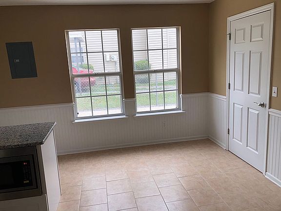 4th image of 432 Westgate Blvd