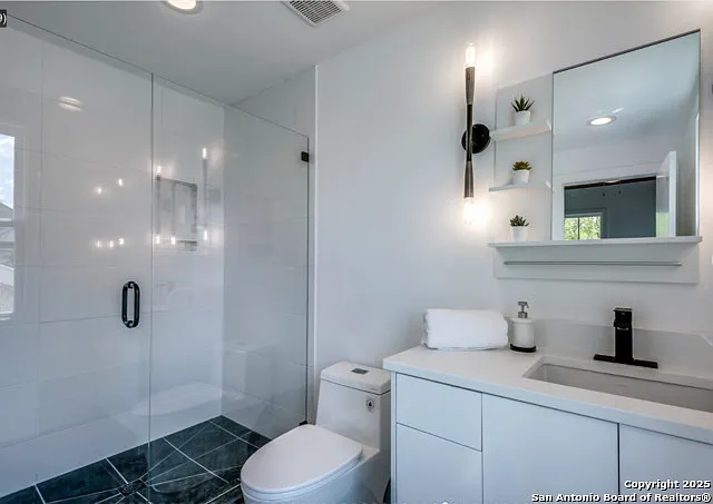 630 E Carson St — Photo 34