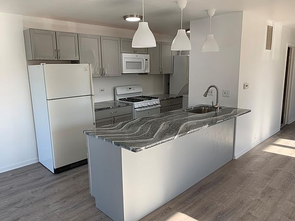 3rd image of 858 Inverrary Ln #D-2