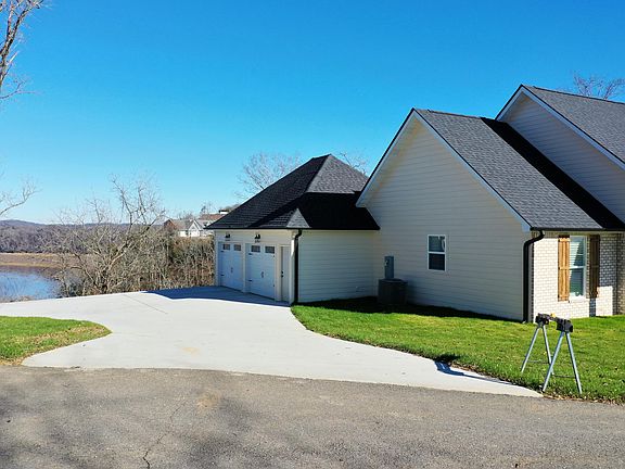3rd image of 2095 Ivy Way