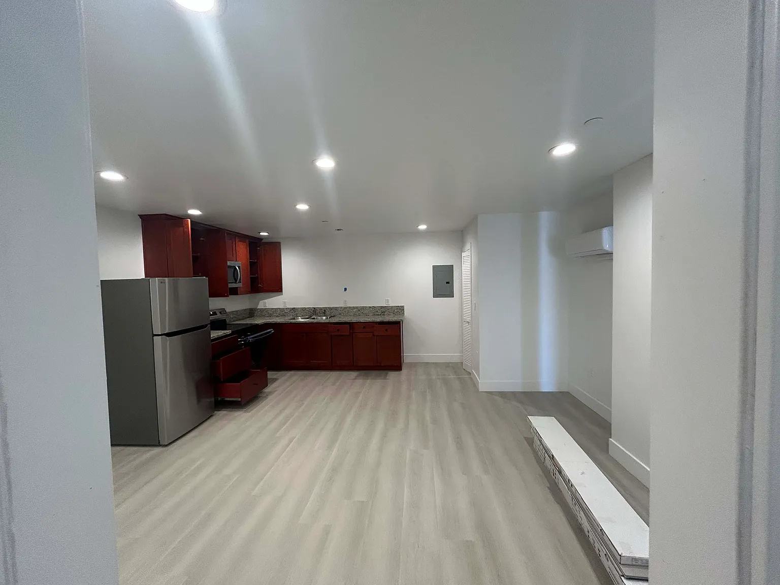 425 5th St — Photo 3