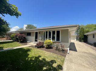 2714 Lincolnwood Dr, Racine, WI 53403