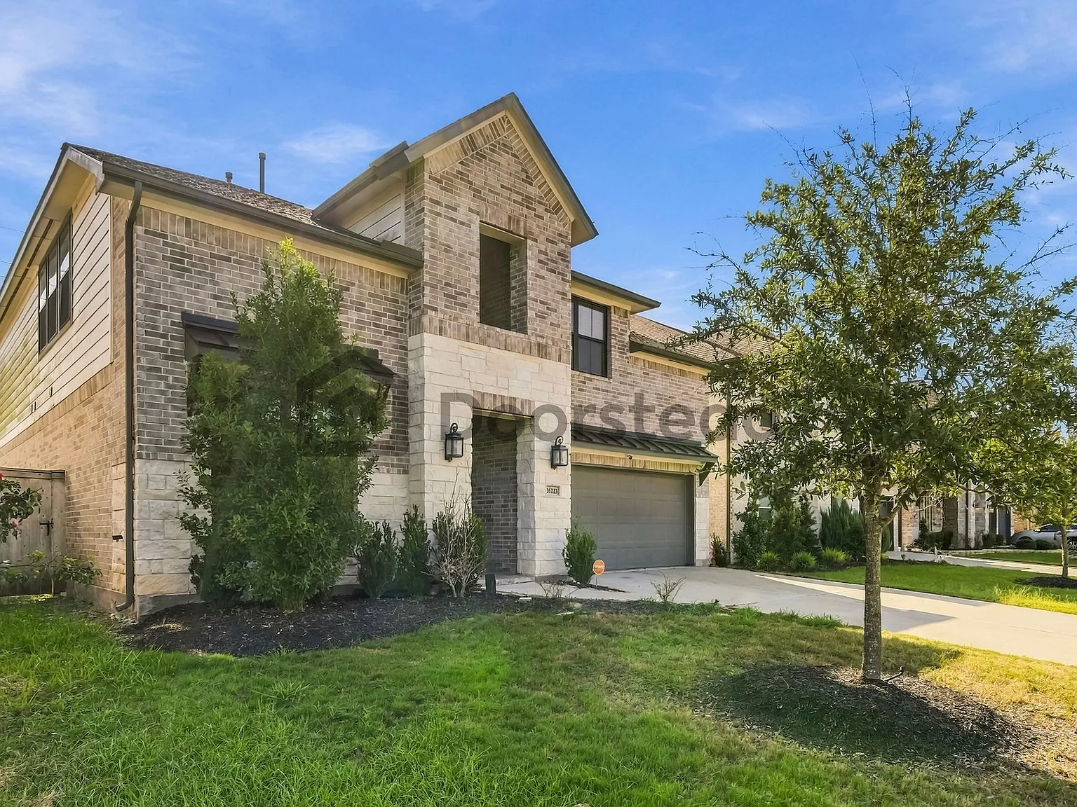 5 bed, 3.0 bath, 3166 sqft, $3,700 — Photo 2