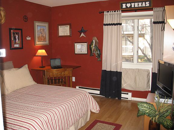 2nd bedroom w/ garden view