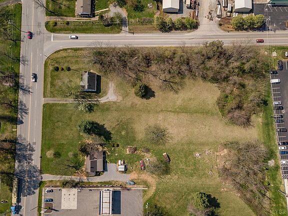3rd image of 720 Sunset Dr
