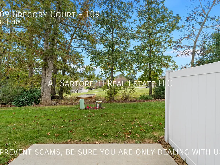 109 Gregory Ct #109 — Photo 14