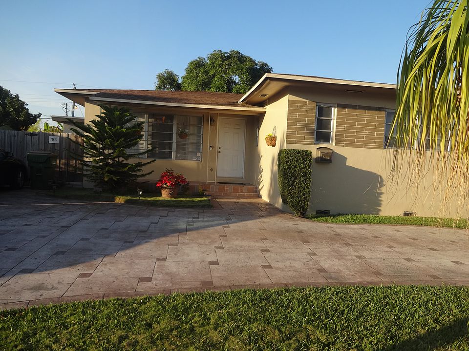 1st image of 1435 NE 135th St
