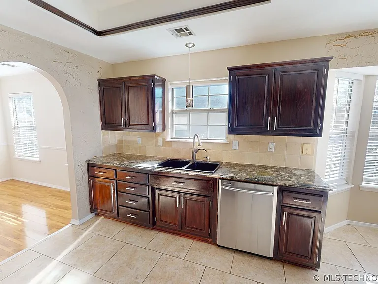 7434 S 95th East Ave — Photo 9
