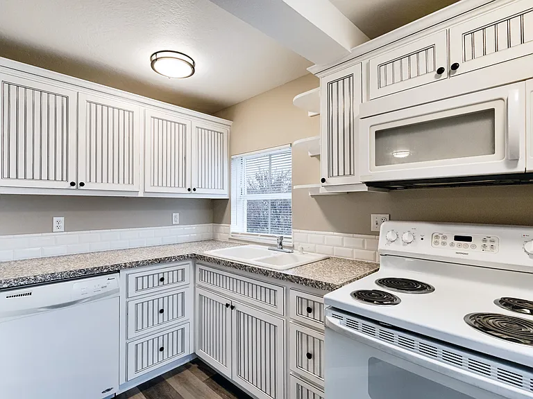 1011 W Willow Ave — Photo 11