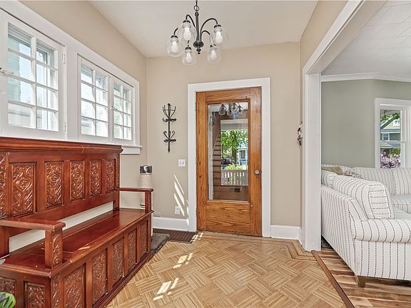 3rd image of 123 Trafalgar St