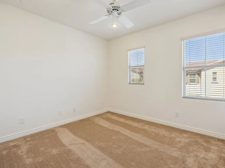 211 E Brinley Dr — Photo 33