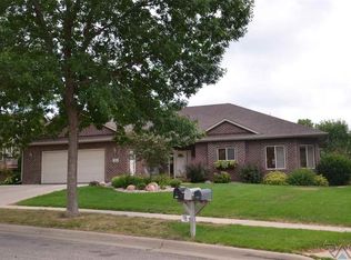 212 N Penstemon Ave, Sioux Falls, SD 57110