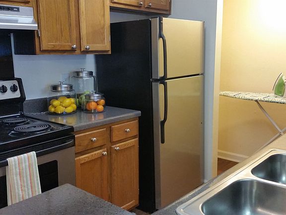 2nd image of 124 N Walnut Cir APT C