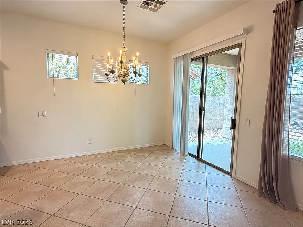 3 bed, 2.0 bath, 1616 sqft, $2,241 — Photo 3