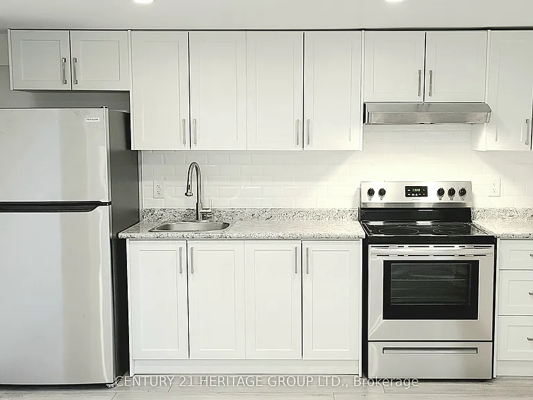 293 Labrador Dr #B — Photo 2