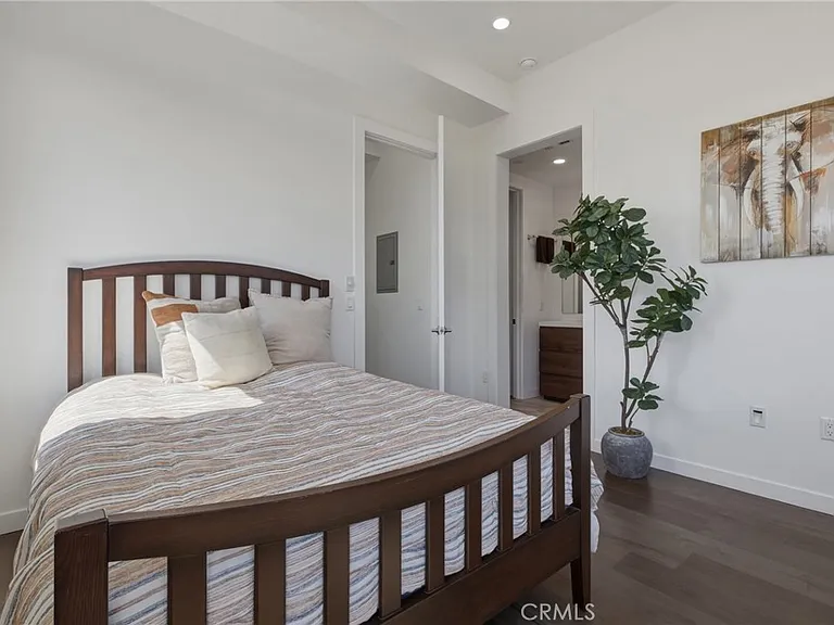 1301 Tamarind Ave — Photo 21