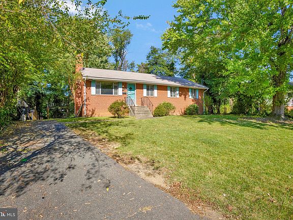 2nd image of 3829 Barcroft Ln