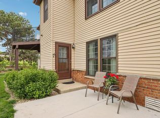 8127 S Legend Dr UNIT B, Franklin, WI 53132