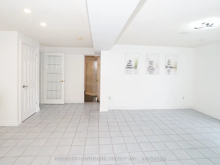 594 Queen Victoria Dr #GOUND BASEMENT — Photo 4