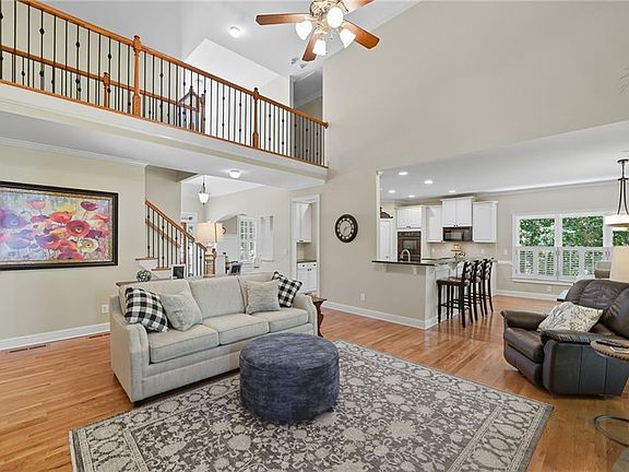 4th image of 208 N Ridge View Ct
