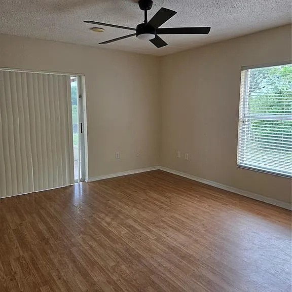 728 Burlwood St — Photo 11