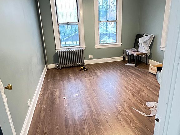 3rd image of 2130 Blackrock Ave Floor 1