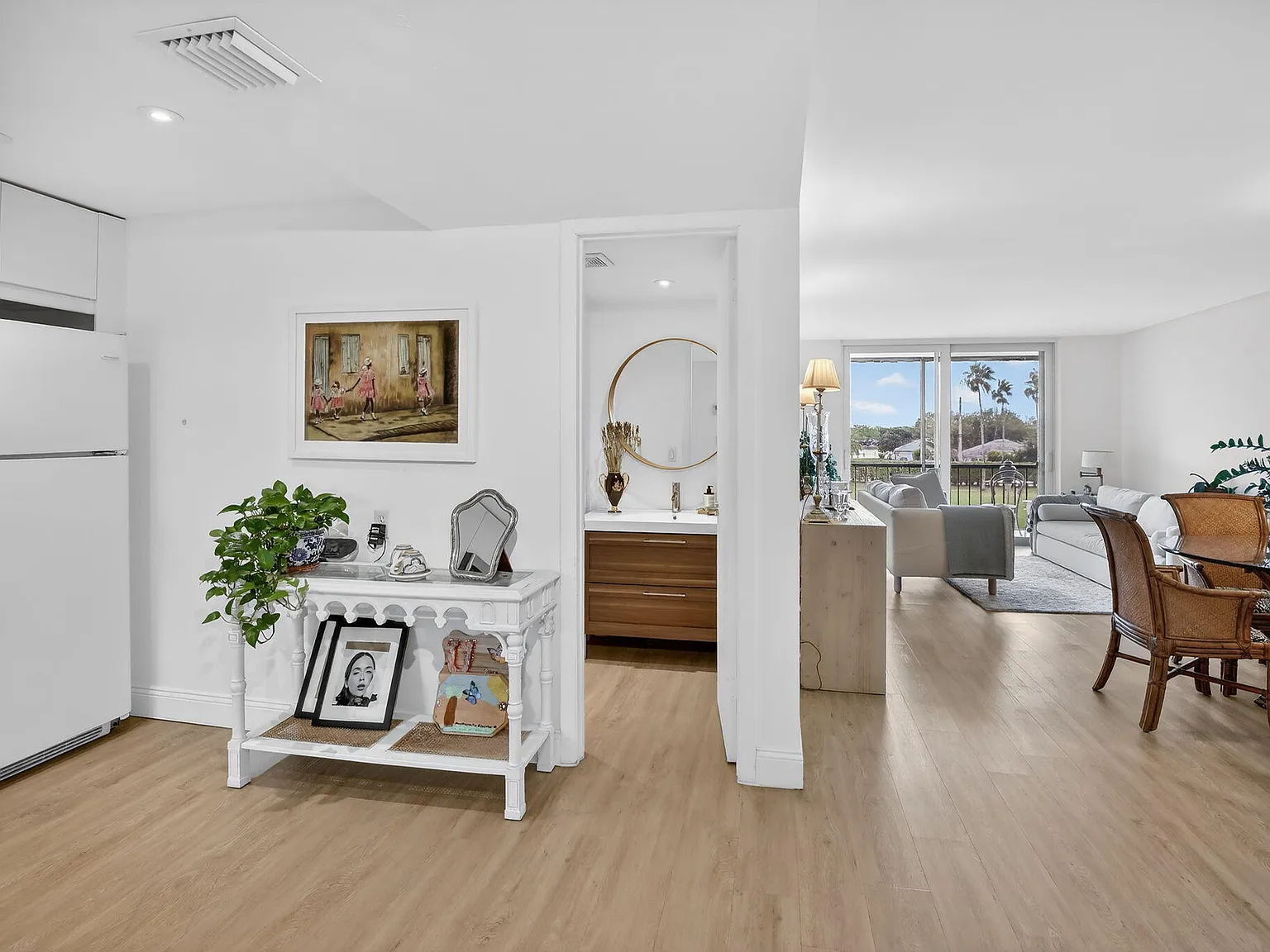 1 bed, 1.5 bath, 900 sqft, $1,700 — Photo 2