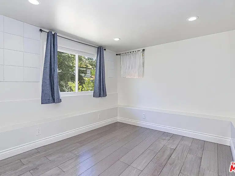 8876 Wonderland Ave — Photo 27