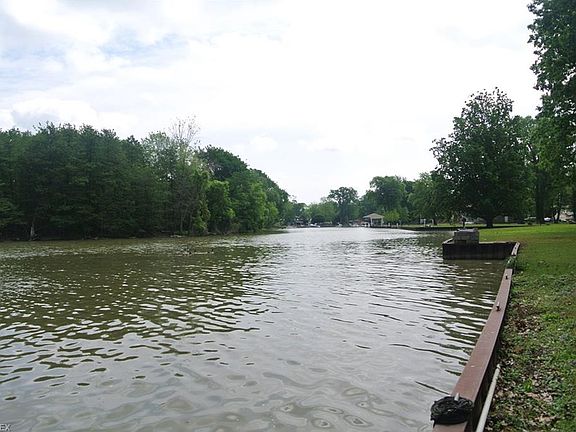 4th image of Perry Dr