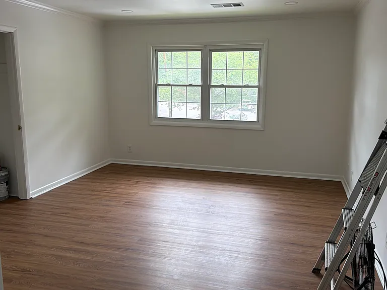 777 Jordan Ln — Photo 4