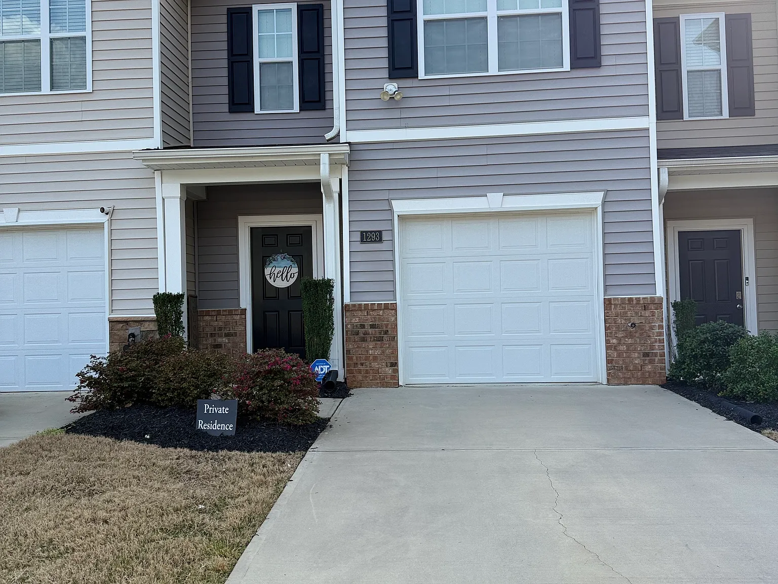 3 bed, 1429 sqft, $1,950 — Photo 1