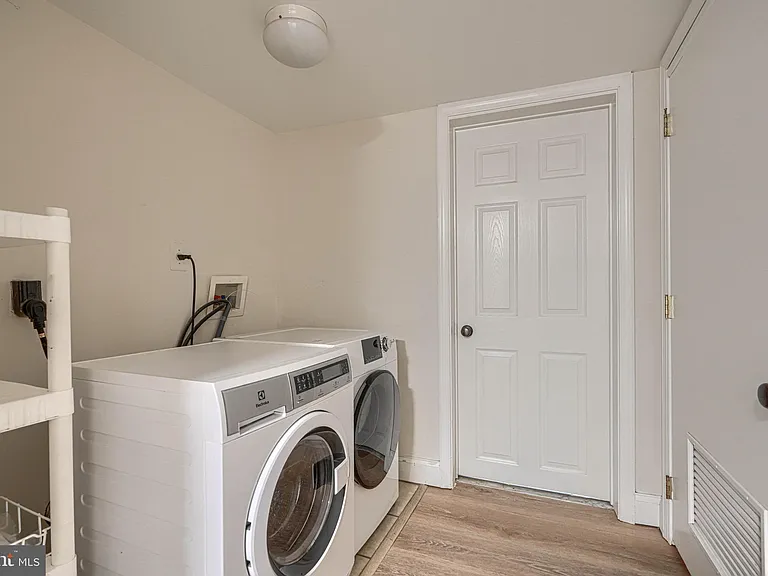 609 S East Ave — Photo 11
