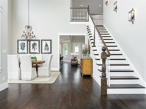 4th image of 301 W Henry St