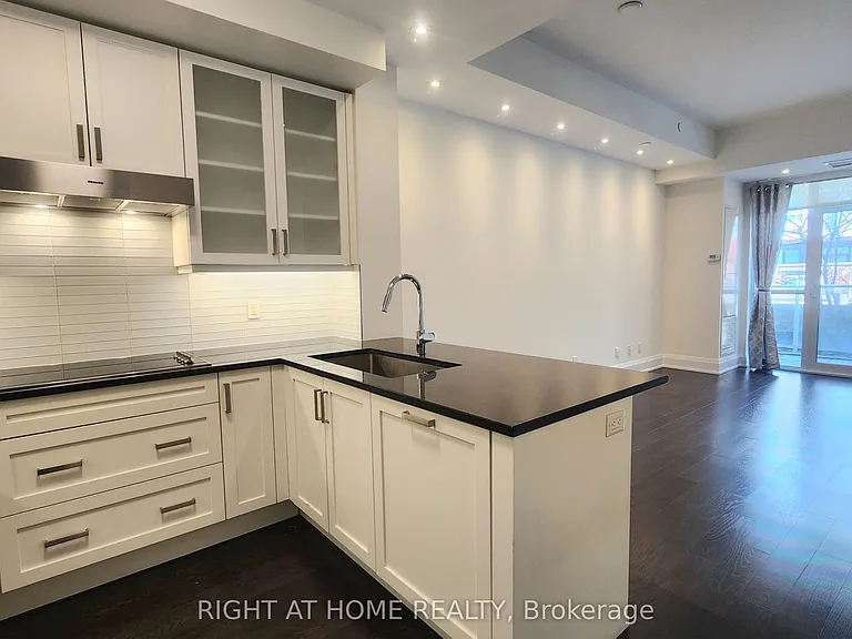 20 Fred Varley Dr #210 — Photo 10