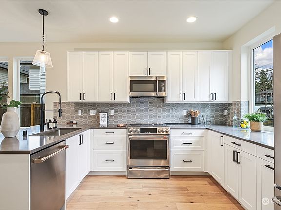 4th image of 7337 122nd Avenue NE