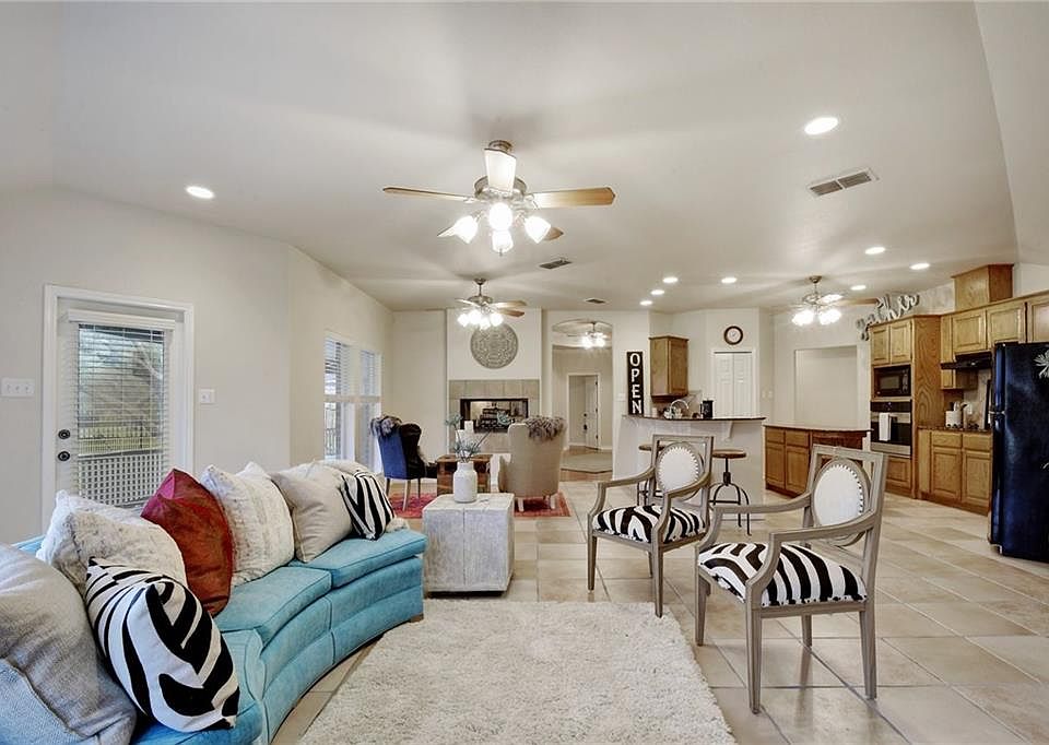 1st image of 209 Doral Ln