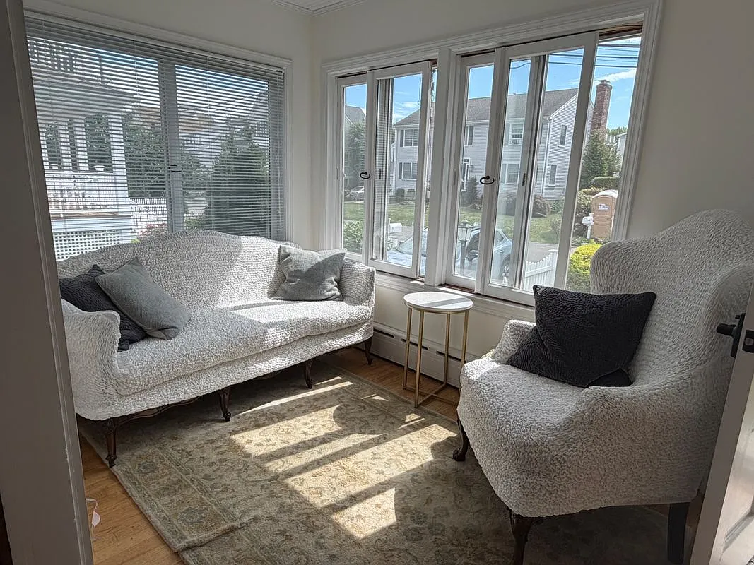 3 bed, 1.5 bath, 1350 sqft, $7,700 — Photo 4