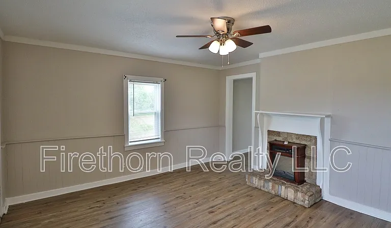 1400 Maple St — Photo 11