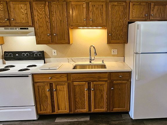 Kitchen Layout with Quartz Counter