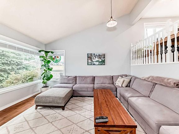 4th image of 120 Macewan Glen Way NW