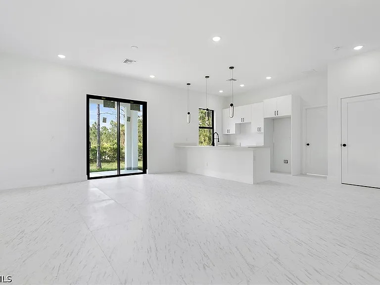 3175 Sunshine Blvd — Photo 12