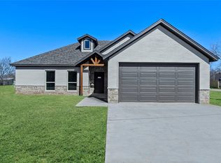 202 W Woody St, Alvord, TX 76225