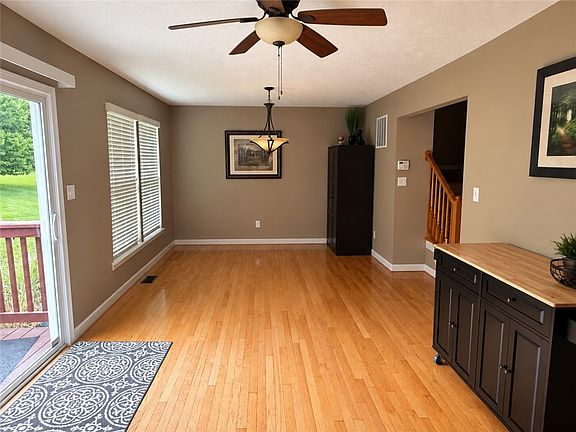 5th image of 710 Bush Dr