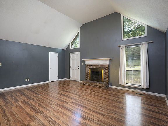 4th image of 5666 Desoto Dr