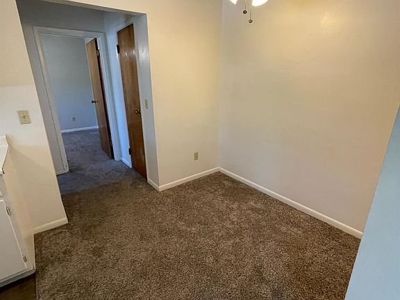 4th image of 815 Rosemont Ave #19