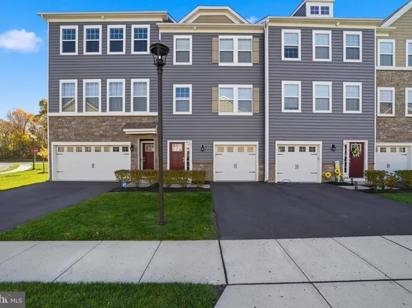 51 Turin Way, Mount Laurel, NJ 08054