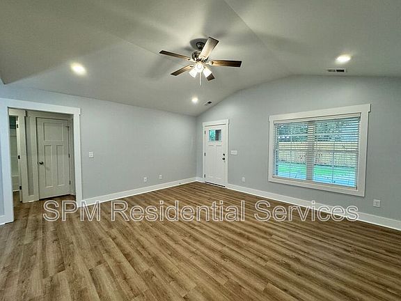 3rd image of 109 Myrtle Ave